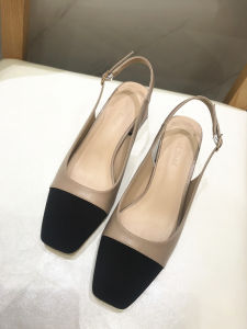 รองเท้าแตะผู้หญิงหนังแท้ฤดูร้อนปี 2025 รองเท้าส้นสูงแบบสวมหัวแบบสวมหัวสีบล็อกส้นกลางสไตล์ชิ้นเล็ก