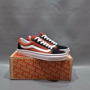 Sepatu Vans Old Skool Maroon Hitam: Panduan Lengkap\\n\\n Mengenal Sepatu Vans Old Skool Vault Og Maroon Hitam List Putih Kanvas 36-43\\n\\nSepatu Vans Old Skool Maroon Hitam merupakan salah satu model ikonik dari brand sepatu Vans yang telah menjadi populer di kalangan penggemar sepatu di seluruh dunia. Desain retro dan fungsional yang ditawarkan oleh Sepatu Vans Old Skool Maroon Hitam menjadikannya sebagai pilihan sempurna bagi mereka yang mencari sepatu olahraga untuk pria atau sepatu casual untuk sehari-hari.\\n\\n Desain Retro dan Fungsional\\n\\nSepatu Vans Old Skool Maroon Hitam dibuat dengan desain retro yang khas, dengan kombinasi warna maroon hitam dan putih yang menawan. Desain retro ini memberikan tampilan klasik dan elegan yang cocok untuk berbagai acara dan situasi.\\n\\n Sepatu Olahraga untuk Pria\\n\\nDengan bahan kanvas berkualitas tinggi, sepatu ini menawarkan kenyamanan dan daya tahan yang luar biasa. Sepatu Vans Old Skool Maroon Hitam cocok digunakan sebagai sepatu olahraga untuk pria yang mencari sepatu yang nyaman dan tahan lama.\\n\\n Sepatu Casual untuk Sehari-hari\\n\\nSelain digunakan sebagai sepatu olahraga, Sepatu Vans Old Skool Maroon Hitam juga cocok digunakan sebagai sepatu casual untuk sehari-hari. Desain retro dan warna maroon hitam membuat sepatu ini menjadi pilihan sempurna untuk berbagai acara dan situasi.\\n\\n Fitur dan Spesifikasi\\n\\n Material dan Kualitas\\n\\nSepatu Vans Old Skool Maroon Hitam dibuat dengan bahan kanvas berkualitas tinggi yang tahan lama dan nyaman dipakai. Bahan kanvas ini memberikan daya tahan yang luar biasa dan tampilan yang menawan.\\n\\n Ukuran dan Keberagaman\\n\\nSepatu Vans Old Skool Maroon Hitam tersedia dalam ukuran 36-43, menjadikannya pilihan yang tepat untuk berbagai ukuran kaki. Keberagaman ukuran ini memastikan bahwa setiap orang dapat menemukan ukuran yang tepat untuk mereka.\\n\\n Desain dan Kustomisasi\\n\\nSepatu Vans Old Skool Maroon Hitam menawarkan desain retro yang khas, dengan kombinasi warna maroon hitam dan putih yang menawan. Desain ini dapat dikustomisasi dengan tambahan logo atau detail lainnya, menjadikannya pilihan sempurna bagi mereka yang mencari sepatu yang unik dan menarik.\\n\\n Cara Memilih Sepatu Vans Old Skool Maroon Hitam yang Tepat\\n\\n Memahami Ukuran dan Kebutuhan Anda\\n\\nUntuk memilih Sepatu Vans Old Skool Maroon Hitam yang tepat, penting untuk memahami ukuran kaki Anda dan kebutuhan Anda. Pastikan untuk memilih ukuran yang sesuai dengan kaki Anda dan mempertimbangkan aktivitas apa yang akan Anda lakukan dengan sepatu ini.\\n\\n Memilih Warna dan Desain yang Sesuai\\n\\nSepatu Vans Old Skool Maroon Hitam menawarkan desain retro yang khas, dengan kombinasi warna maroon hitam dan putih yang menawan. Pilih warna dan desain yang sesuai dengan gaya Anda dan kebutuhan Anda.\\n\\n Mengenali Fitur dan Spesifikasi yang Tepat\\n\\nPastikan untuk memilih Sepatu Vans Old Skool Maroon Hitam yang memiliki fitur dan spesifikasi yang tepat untuk kebutuhan Anda. Pertimbangkan bahan, daya tahan, dan kenyamanan sepatu sebelum membeli.\\n\\nJadi, itulah panduan lengkap tentang Sepatu Vans Old Skool Maroon Hitam. Semoga informasi ini membantu Anda dalam memilih sepatu yang tepat untuk Anda!\n}