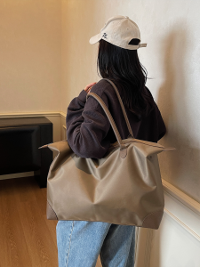 Large Capacity Travel Tote Bag Womens Retro Single Shoulder Handbag Sports Fitness Casual Commuting Bag Soft PU Leather