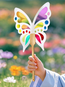 ชุดวัสดุ DIY ทำมือผีเสื้อหลากสีในช่วงฤดูใบไม้ผลิและฤดูร้อนสำหรับตกแต่งกลางแจ้ง Magic Play Butterfly Fan Glass Paper Film Material Pack