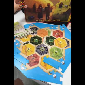 เกม CATAN FAMILY EDITION  รุ่นโฮม 3-4 คน ธุรกรรม การก่อสร้าง การชำระหนี้  เหมาะสำหรับอายุ 10 ปีขึ้นไป