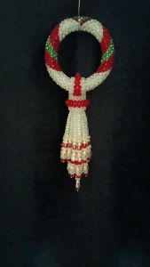 พวงมาลัยคริสตัลแทรกลายอุบะพู่หยดน้ำ (แดง) 32 สาย ขนาด 6 นิ้ว