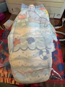 ผ้าอ้อมสำเร็จรูป pampers สำหรับว่ายน้ำแบบสวมสำหรับเด็กหญิงน้ำหนัก มากกว่า 14 กก. แพ็คเกจละ 3  ชิ้น