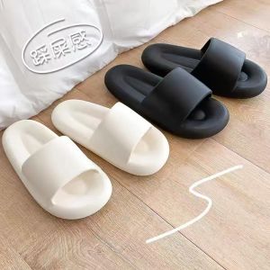 รองเท้าแตะพื้นหนาสำหรับใส่ในบ้าน ทรงเรียบง่าย รองเท้าแตะกลางแจ้งสำหรับคู่รัก รองเท้าแตะชายหาดป้องกันการลื่น รองเท้าแตะผู้หญิง ฤดูร้อน 2025