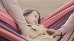 เปลญวนคุณภาพสูง ขนาด 260x130 ซม. แข็งแรงทนทาน รับน้ำหนักได้ 150 กก. พร้อมถุงผ้า+เชือกผูกเปลฟรี! เหมาะสำหรับตั้งแคมป์-เดินป่า-ใช้ในบ้าน เนื้อผ้าแน่น ไม่ขาดง่าย