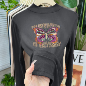 Áo Thun Dài Tay Cổ Đứng Màu Đào in Chữ Thời Trang Thu Đông Mới Cho Nữ Áo Lót Ôm Vừa Vặn Chất Liệu Cotton Pha Trộn Thường Ngày