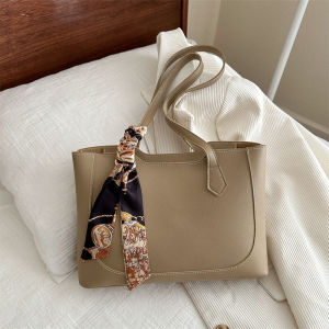 Vintage Large Capacity Womens Tote Bag 2024 New Fashion Simple Commuter Shoulder Bag Versatile Soft Surface Zipper Closure