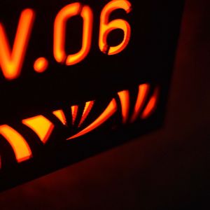 Nomor Rumah LED Akrilik Motif Modern Model Box L