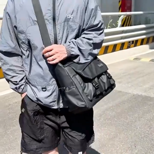 [Original 24 hours delivery] Mens Shoulder Bag Waterproof Messenger Bag Fashion Travel Bag Business Bag Phone Bag Large Capacity Cross Body Bag Lightweight Casual Bag Leisure Sport Street Bag for College Student