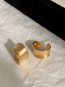 Fashion Niche Design Twisted C Font Irregular Earrings Metal Brushed Fancy Frosty Style Stud Earrings Women