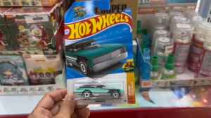 Mô Hình Xe Hot Wheels Long Bloc (Wagons 4/10) - Màu Xanh Ngọc Chop-Top Wagon (1:64)