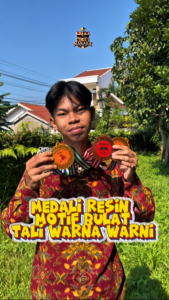 Medali Resin Motif Bulat Stiker Custom Plus Tali I Hadiah I Penghargaan I Juara I Kejuaraan I Lomba