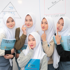 Kerudung Sekolah Segi Empat Polos / Hijab Sekolah Pramuka / Jilbab Sekolah SMP SMA / Hijab Pramuka