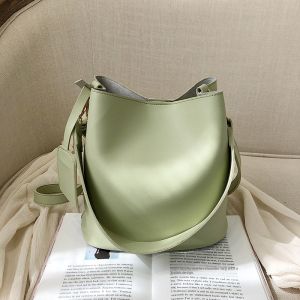 Winter Fashionable Versatile Bucket Bag