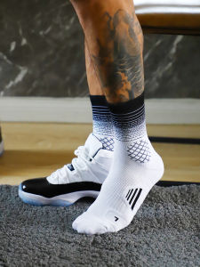 Mens Mid-Calf Gradient Sports Socks Breathable Basketball Fitness Running UNMAD 2 Pairs Nylon Polyester Spandex Blend