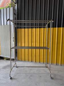 ราวตากผ้าสแตนเลสยาว 1.20 เมตร เสาเรียบ คานเดี่ยว แถมล้อเบรกล๊อคสีดำอย่างดี‼️