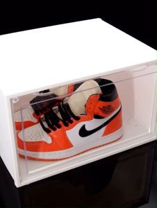 ฟิตเนส กล่องใส่รองเท้า รูปหน้าแม่เหล็ก สำหรับการใส่เช่น รองเท้า หรือของอเนก พร้อมส่ง