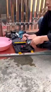 (ĐANG-SALE 50%)Máy khoan búa pin cầm tayMáy khoan Makita 36v(24 phụ kiện + 2 pin sạc)Khoan bắt vít cầm tay 24 phụ kiện có lõi đồng 2 pin.công nghệ nhật bản siêu êm ái vô cùng tiện dụng.(BH 1 NĂM)