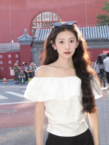 French Elegant White Shoulder Bared Short Sleeve Slim Fit T-Shirt Women Summer Chic Spicy Girl Lace Trim Short Top