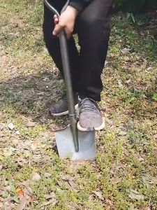 พลั่วขุดดิน เสียมขุดดิน หัวเหลี่ยม/หัวแหลม ด้ามเหล็ก100cm. เคลีอบกันสนิม ใช้ในการเกษตร ขุดดิน ตักอาหารสัตว์ ตักทราย