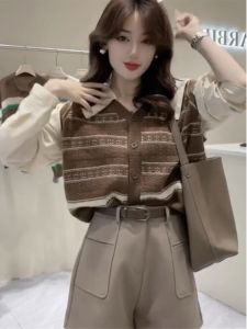 เสื้อเชิ้ตผู้หญิงแขนยาวลายทางถักสไตล์ฝรั่งเศส แฟชั่นฤดูใบไม้ร่วง เสื้อเชิ้ตคอวีแบบเปิดหน้าด้านบนที่ไม่ซ้ำใคร