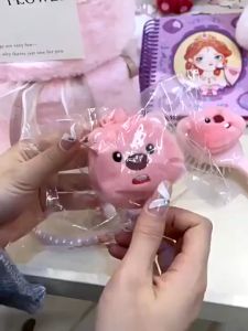 Lược Chải Tóc Mini Bỏ Túi Thiết Kế Dễ Thương Tiện Dụng Có Đệm Khí Bên Dưới Và Lỗ Thoát Hơi