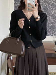 เสื้อคาร์ดิแกนถักคอวีสีดำสไตล์ฝรั่งเศสสำหรับผู้หญิง ช่วงต้นฤดูใบไม้ร่วง เสื้อคลุมกันหนาวสั้น ทรงหลวม แขนยาว ปกติ