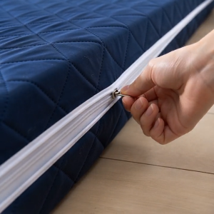 Luxury Quilted Waterproof Mattress Protector With Long Zipper Thickened Foam Bed Cover With Zipper Uratex Foam Cover 4/6/8Inches Thickness Fully Package Solid Color