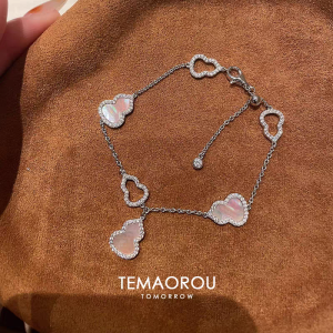 Retro Tiger Eye Stone Cat Eye Hollow Gourd Edge Flash Diamond Gold Bracelet Womens Elegant Accessories Non-fading Titanium Steel