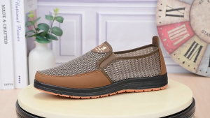 HB รองเท้าผู้ชาย รองเท้าแบบสวมลำลอง รองเท้าตาข่าย พื้นรองเท้าเอ็นวัว ระบายอากาศได้ดี ไม่มีกลิ่น สวมง่ายไม่ต้องผูก รองเท้า ผ้าใบ รองเท้าผ้าใบผู้ชาย รองเท้าผ้าไบผ ช ไซส์ 39-44