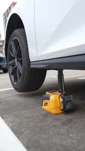 KEELAT 12V 5Ton Cordless Electric Car Jack Hydraulic Portable Lift Jack Portable Tire Lifting Car Repair Tools Jack Kit with 1 Battery