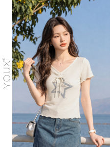 YOUXIANG | Áo Thun In Họa Tiết Cổ V