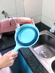 Silicone Collapsible Water Dipper Multipurpose Folding Water Spoon Ladle for Kitchen Bathroom
