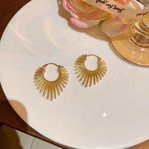 Exaggerated Design Heart Shaped Earrings Womens Fashion Personality High-End Love Ear Jewelry Alloy Plated Silver Gold