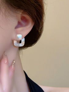Elegant Simple Geometric Square Stud Earrings: A Precise Personalized Ear Accessory