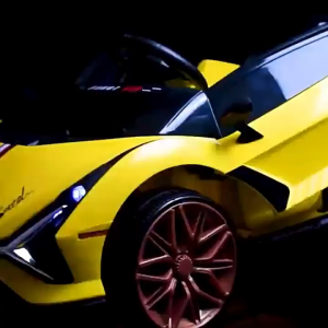 Kids electric car  12V Electric vehicle Four-wheel drive Kids Electric Ride On Car Toy with Remote Control Kids electric sports car