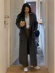 Winter Long Thickened Woolen Coat Womens Grey High Shoulder Korean Style Straight Tube Coat Commute Fashion Button Pocket