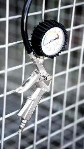 Tire Inflator Manual Pengisi Angin 3 in 1 Air Pompa Chuck Indikator Ban Motor Mobil Tekanan Udara