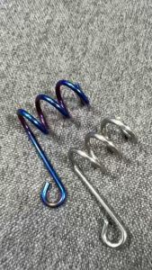 Pas giữ dây dầu inox kiểu lò xo MS05