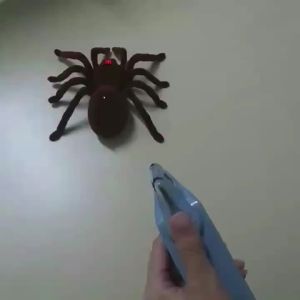 Remote Control Spider Toy - Scary Simulation Toy for Halloween & April Fools Day Prank Interactive Toy