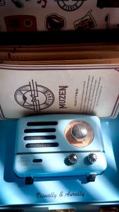 （กระเป๋าผ้าสักหลาด ฟรี）MUZEN OTR Metal MW-2AI ลำโพงบลูทูธพกพา พร้อมปุ่มหมุนสไตล์ย้อนยุคสำหรับจูนเนอร์ วิทยุ FM พร้อมเคสใส่กระเป๋าเดินทาง ลำโพงบลูทูธไร้สายพร้อมเสียงสเตอริโอดัง สีน้ำเงิน