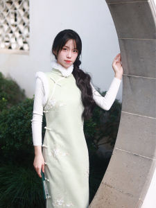 Elegant Embroidered New Chinese Style Qipao Sleeveless Winter Thickened Flocked Slim Fit Full Opening Lapel Date Night Gown