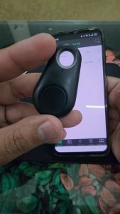 iSearching Pelacak Barang Smart Bluetooth Tracker Wireless Remote Shutter Kamera - Black
