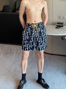 กางเกงขาสั้นชายผ้าโพลีเอสเตอร์พิมพ์ลายตัวอักษร Mianpan ทรงหลวมสำหรับฤดูร้อน กางเกงขาสั้นกีฬาชายหาดสำหรับผู้ชาย กางเกงขาสั้นลำลอง