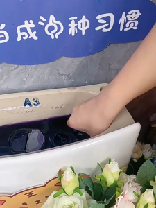 น้ำยาทำความสะอาดห้องน้ำ น้ำยาดับกลิ่นห้องน้ำ แท่งทำความสะอาดห้องน้ำ น้ำยาทำความสะอาดฟองสีฟ้า น้ำยาดับกลิ่นห้องน้ำ ขจัดกลิ่นและสิ่งสกปรก มีกลิ่นหอมหลากหลายประเภท