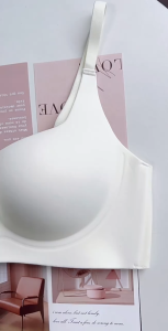 เสื้อชั้นในแฟชั่น B-047 เสื้อชั้นในผู้หญิง บราไร้โครง บราไร้ขอบ ใส่สบาย พร้อมส่ง