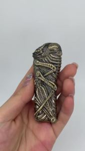 Unique Flip Case Holder for Classic Swedish Cricket ED1 Lighter Elegant Grasshopper Design Metal Decorative Shell Cover Gift