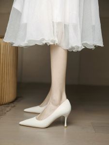 รองเท้าส้นสูงทรงหัวแหลมสีขาว สำหรับผู้หญิง รองเท้าทำงานหนังนิ่มแท้ ทรงหัวมน รองเท้าส้นกลาง รองเท้าแฟชั่นฤดูใบไม้ร่วงและฤดูหนาว