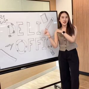 Deli กระดานไวท์บอร์ด - กระดานไวท์บอร์ด กระดานแม่เหล็ก ปรับความสูงได้ มีล้อเลื่อน เคลื่อนย้ายสะดวก อุปกรณ์สำนักงาน รับประกัน1ปี