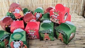 กล่องขนมกระดาษ ของขวัญคริสต์ มาสอีฟ ทรงสีเหลี่ยม กล่องขนมกระดาษ ของขวัญคริสต์มาสอีฟ ทรงสีเหลี่ยม